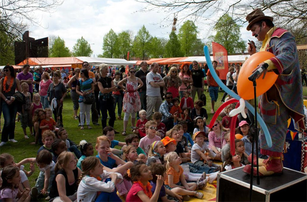 Didoedel met ballonnenact in Leypark Tilburg