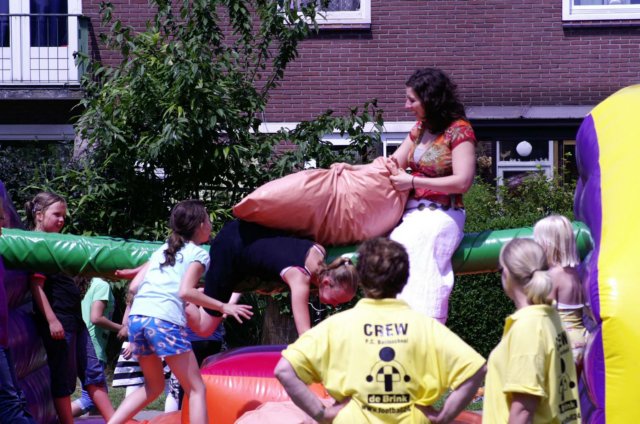 Wie daagt de juf uit?