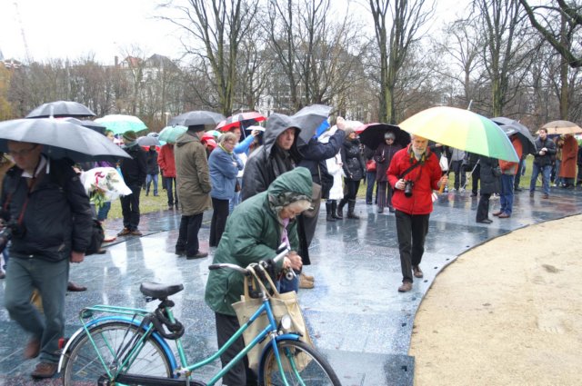 onthulling_standbeeldjoostvandenvondel_amsterdamgrootbeeldpresentatieeslevents15.jpg