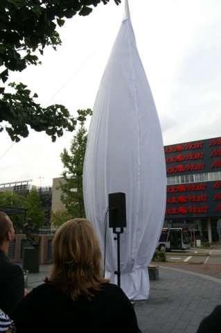 sculptuur_lichtdruppel_eindhoven_onthullingeslevents26.jpg