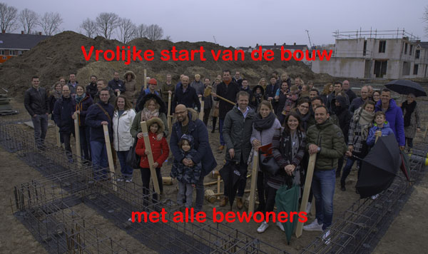 Samen met alle toekomstige bewoners keer iedereen zijn eigen feestpaal bij de start van de bouw